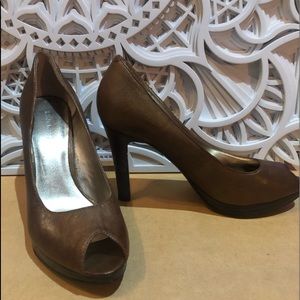 Nine West bronze peep toe 4” “Francisco” heels